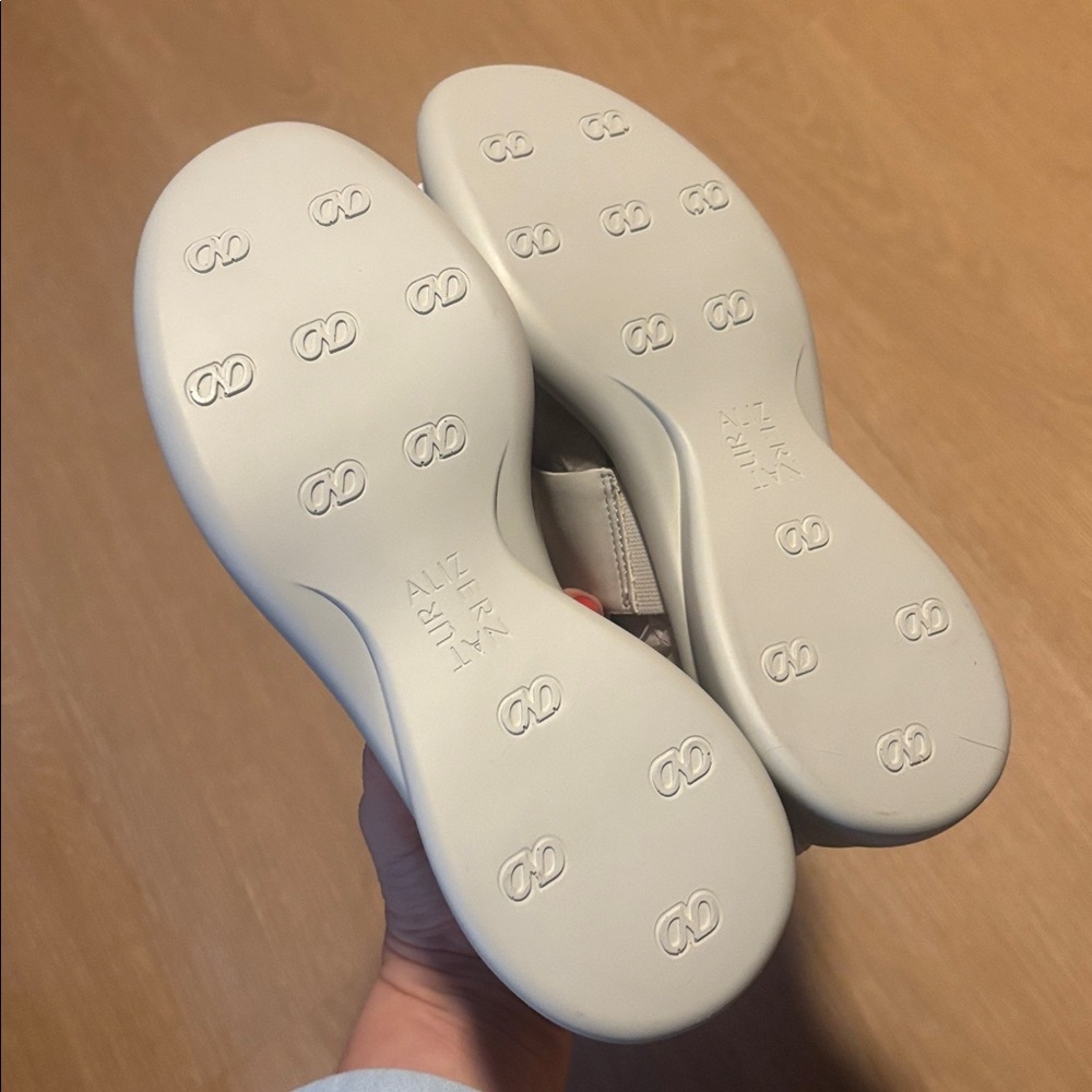 NIB Naturalizer Women's Mist Grey Lillian Sandal size 5 - Picture 5 of 7